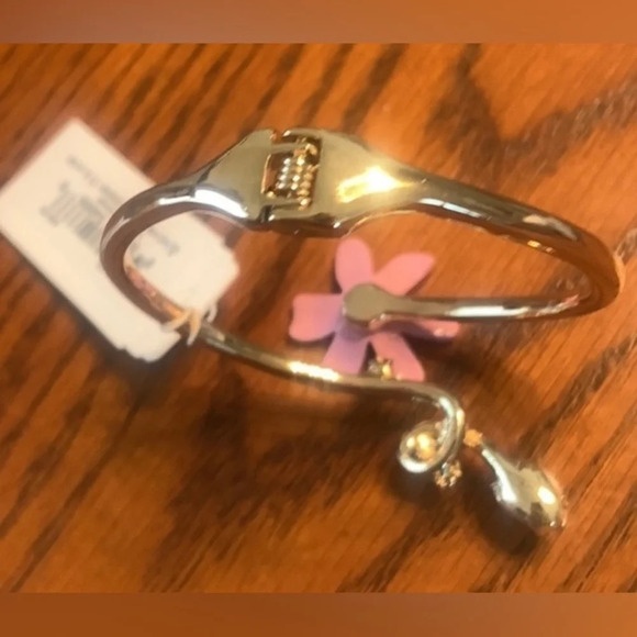 BETSEY JOHNSON SET Blush Pink Flower Daisy Drop Earrings & Matching Bracelet NWT - Picture 8 of 15